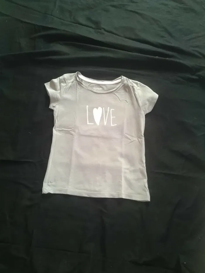 Tee shirt Fille Manches Courtes 6 ans