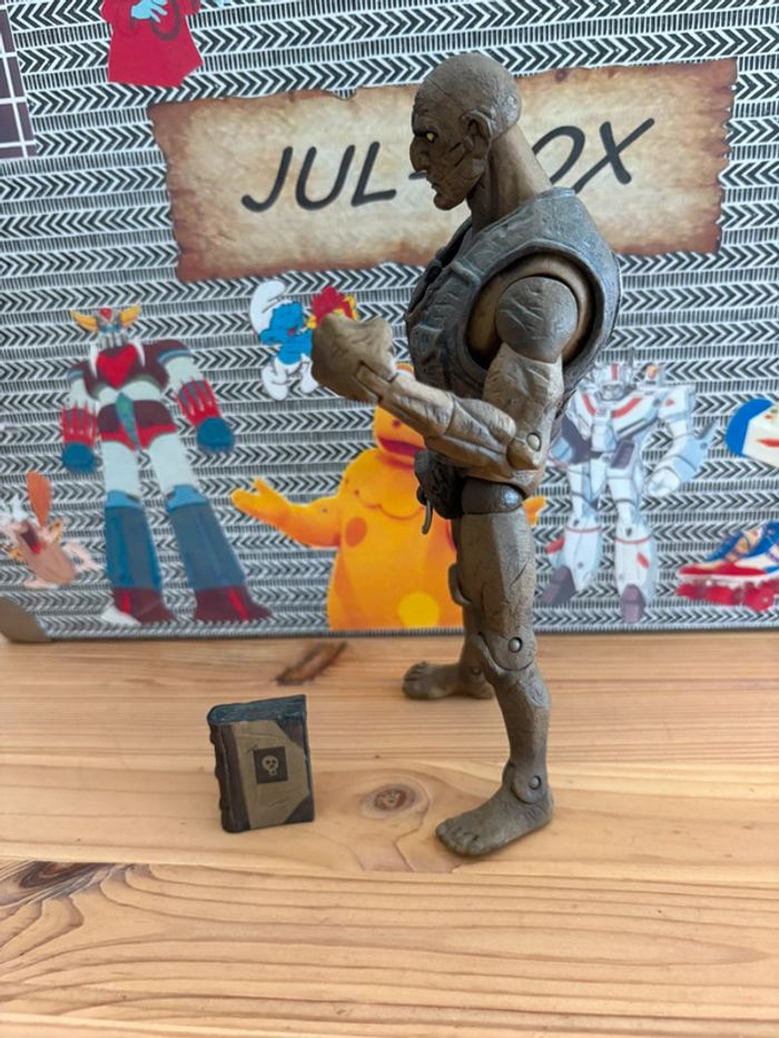 Figurine Mezco Hellboy Roger homonculus - photo numéro 2