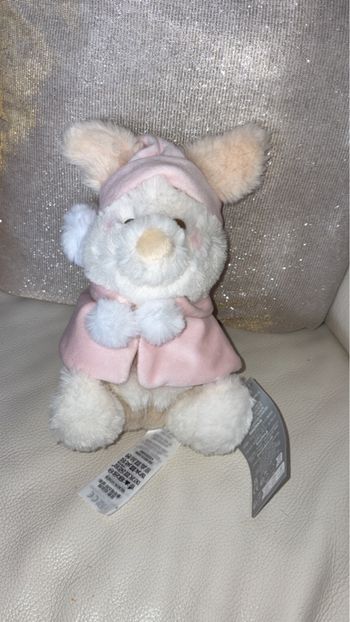 Disney Store - Peluche Winnie l'Ourson (Costume Rose) - Neuf avec étiquette