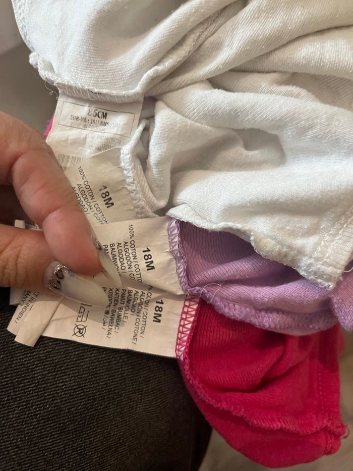 Lot bodies fille 18m - photo numéro 3