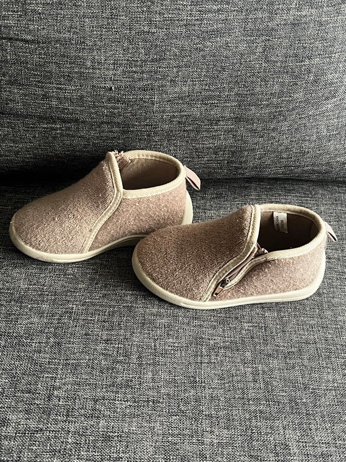 Chaussons pantoufles boots bébé beige et marron Kiabi taille 23 - photo numéro 3