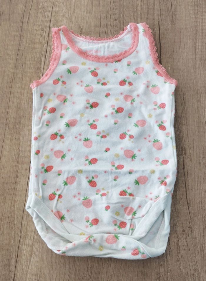 Body sans manche fille fraises taille naissance/1 mois Hema