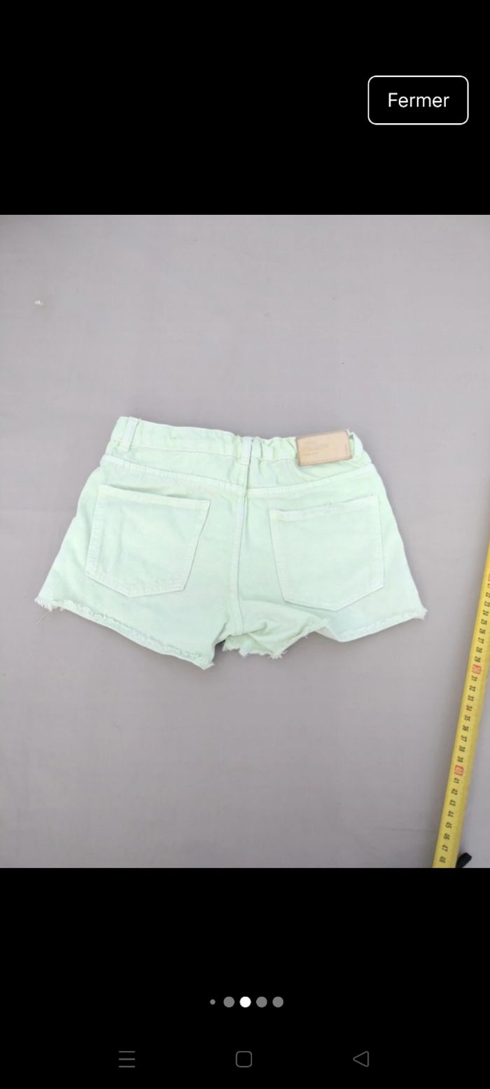 Short jaune - photo numéro 5
