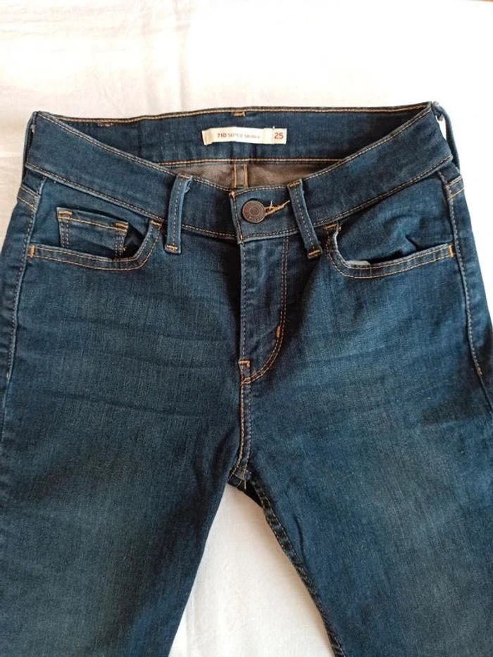 Jean Levi's 710 W25 L30 - photo numéro 3