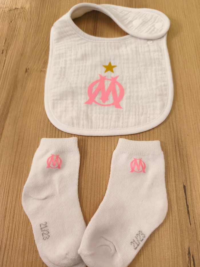Bavoir et chaussettes Om rose Marseille bébé - photo numéro 2