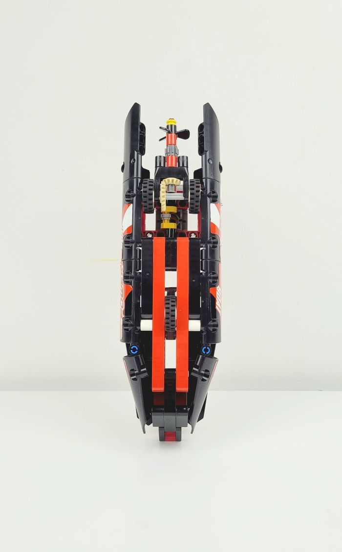 Bateau de course Lego Technic - rèf. 42089 - photo numéro 5
