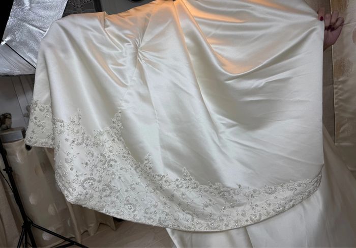 Robe de mariée neuve avec jupon gants et voile - photo numéro 11