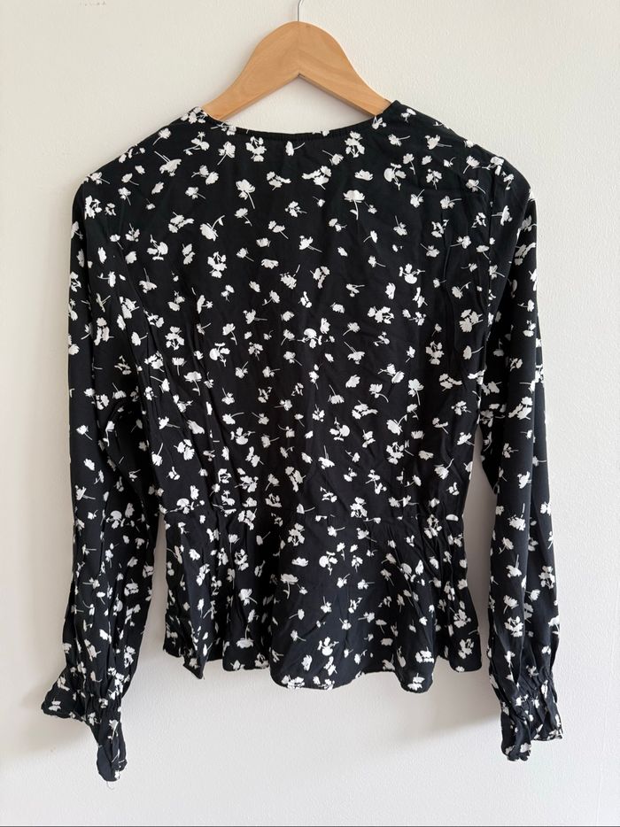 Blouse manches longues noir à motifs fleuri blanc amisu taille 38 M - photo numéro 2