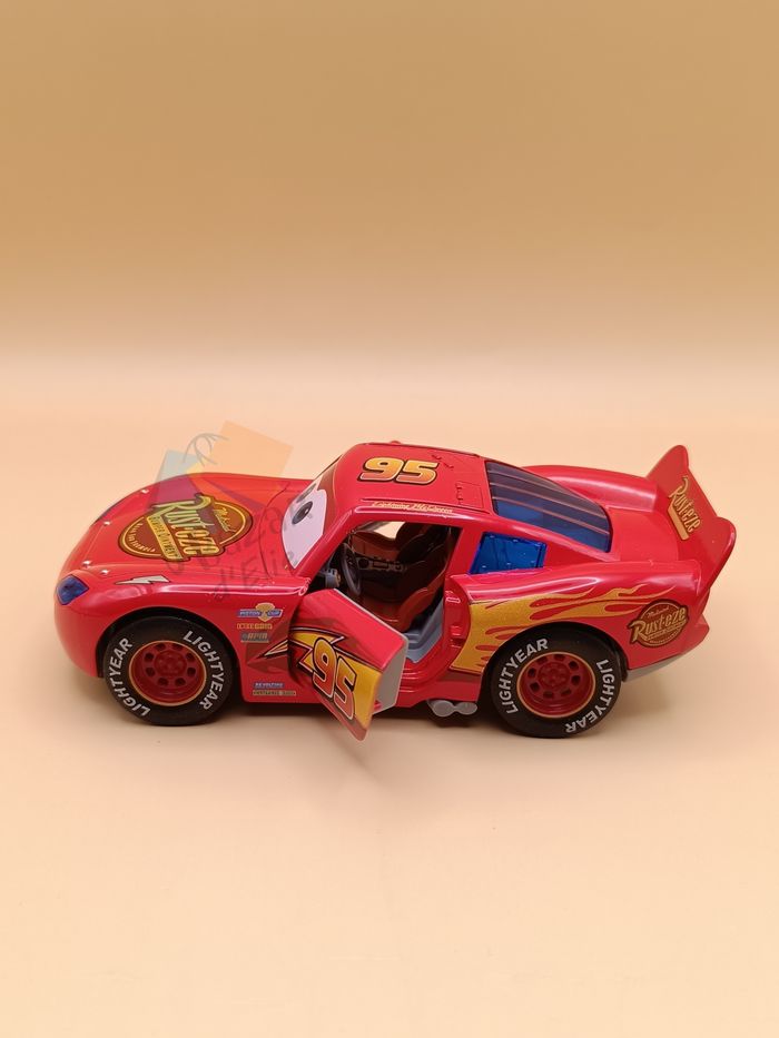 Voiture Cars Flash McQueen - photo numéro 2