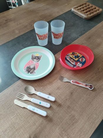 Vaisselle plastique pour enfnat