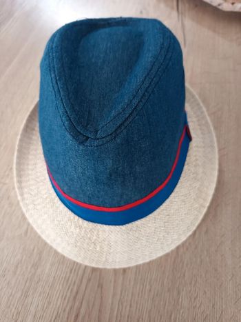 Joli chapeau état neuf 2/4 ans