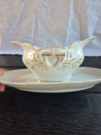 saucière vintage avec motifs et fils dorés