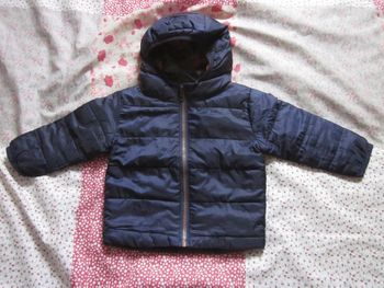 Doudoune à capuche noire 9 mois