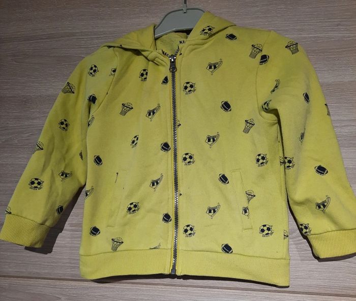 Gilet zippé sport taille 4 ans kiabi