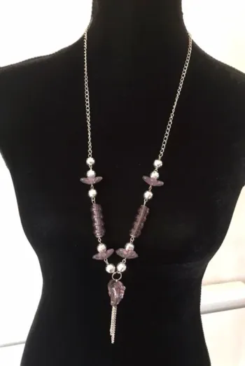 Collier argenté et mauve