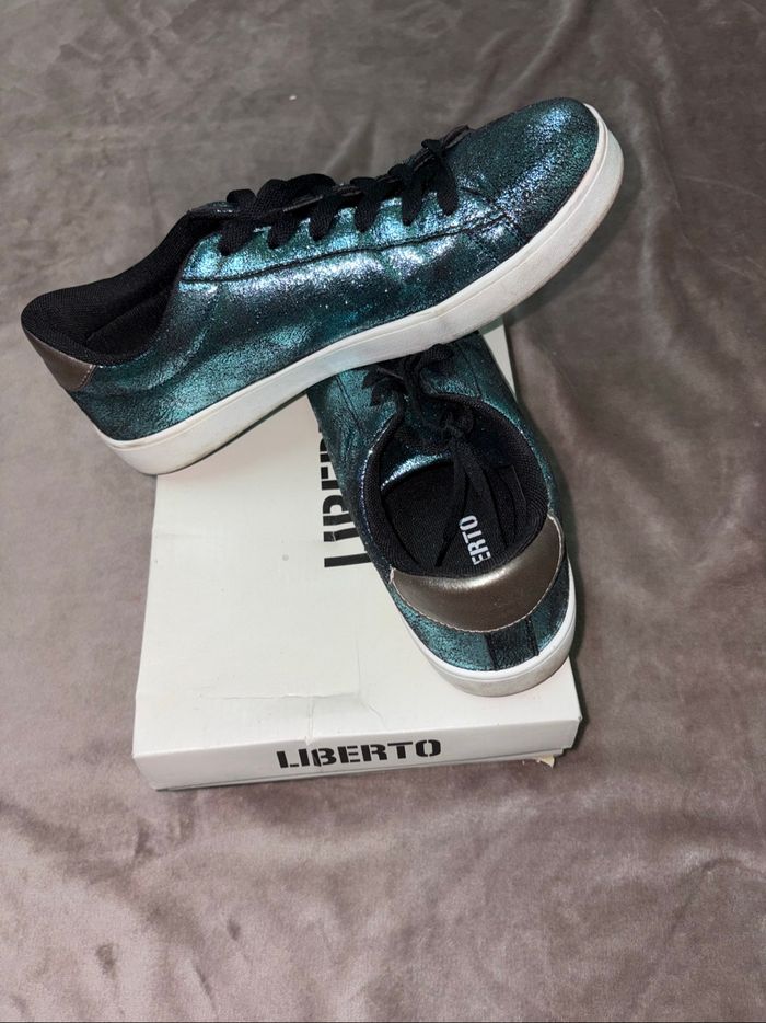 Baskets à paillettes femme taille 41 en bon état.