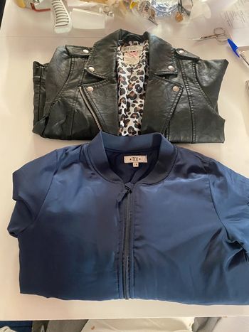 Lot de 2 vestes enfants fille taille 7/8 ans