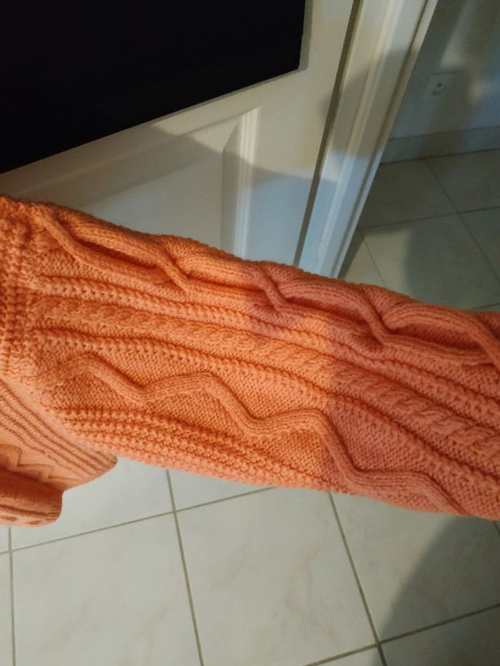 Pull corail orange fait main en laine Bergère de France  à torsades 38/40 - photo numéro 3
