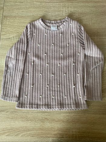 Pull à perles . Zara