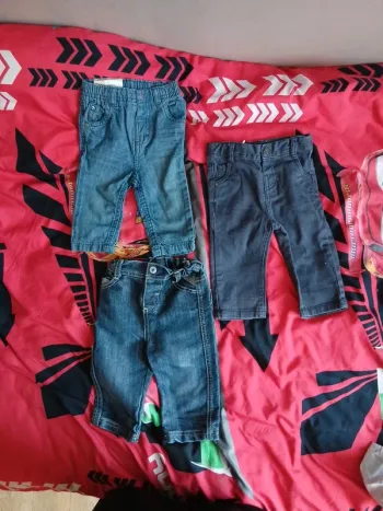 Lots de 3 jeans taille 6 mois