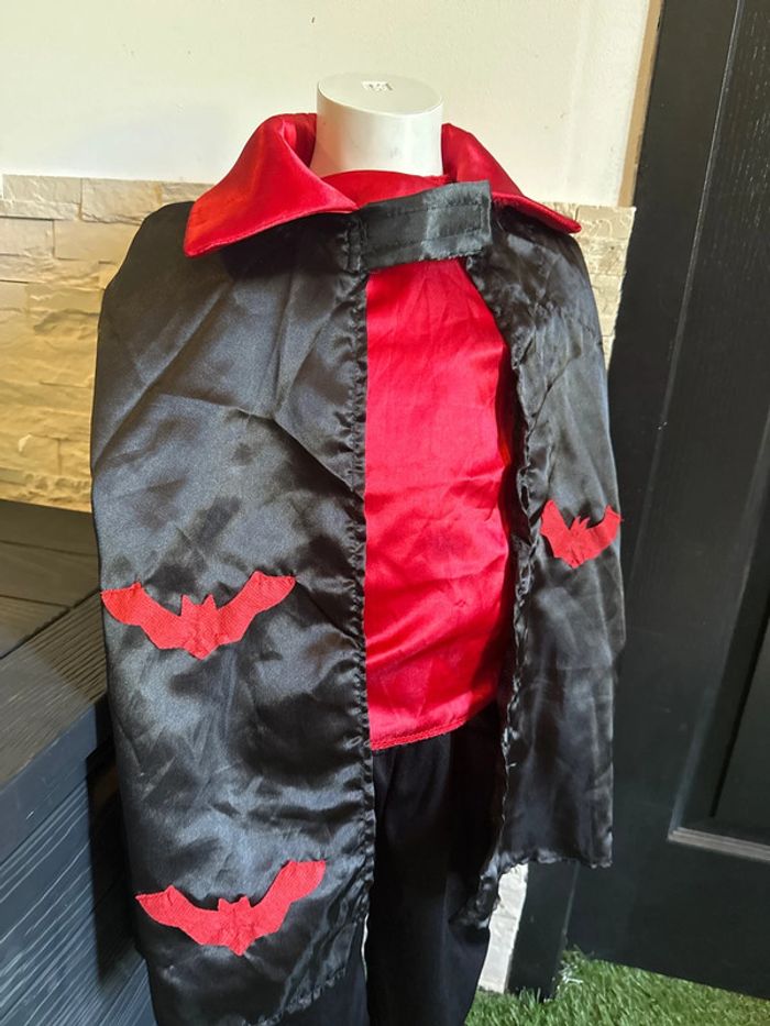Costume de vampire 4 ans Taille 102cm - photo numéro 2