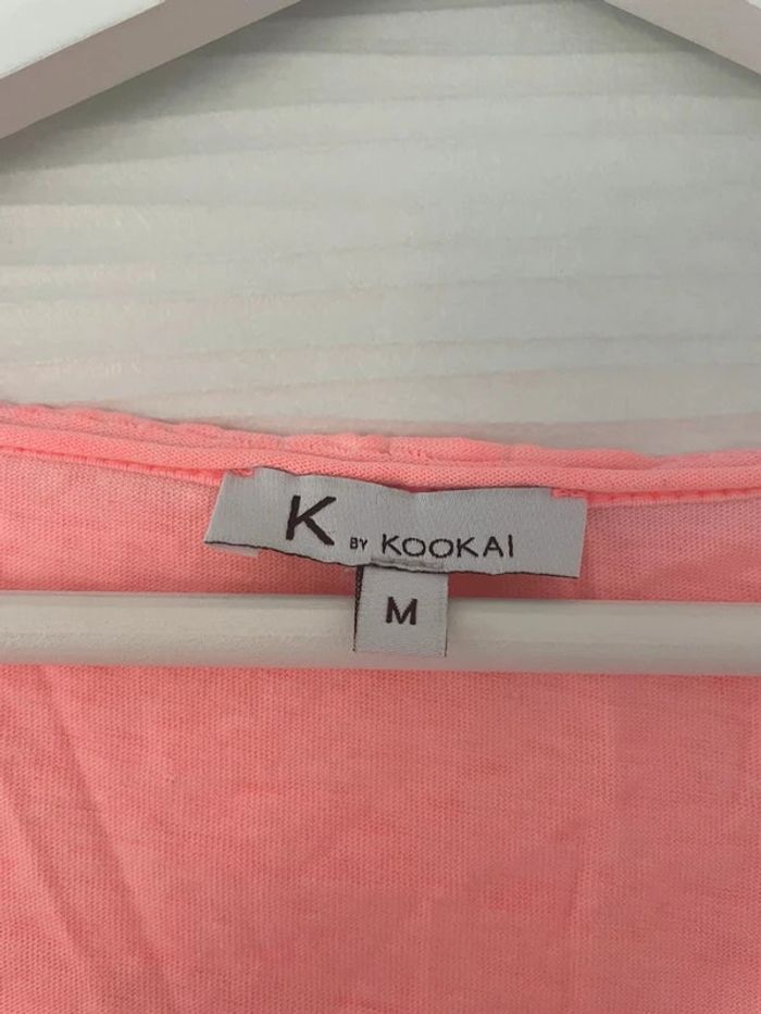 Haut débardeur rose fluo style punk avec chaîne et écritures bretelles larges col rond - photo numéro 5