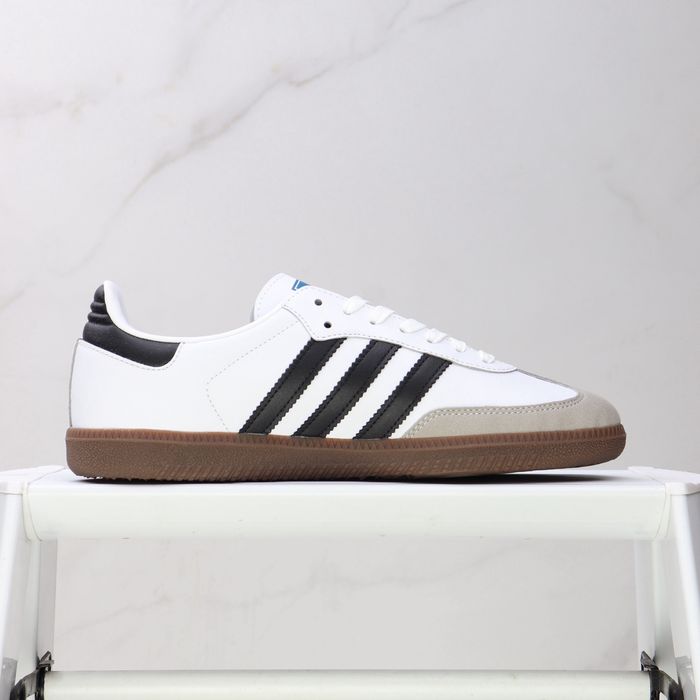 En stock : Baskets classiques ADIDAS ORIGINALS SAMBA OG. Un modèle plébiscité par les célébrités et - photo numéro 4