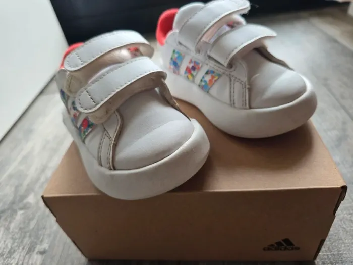 Chaussures bébé taille 20 adidas - photo numéro 2