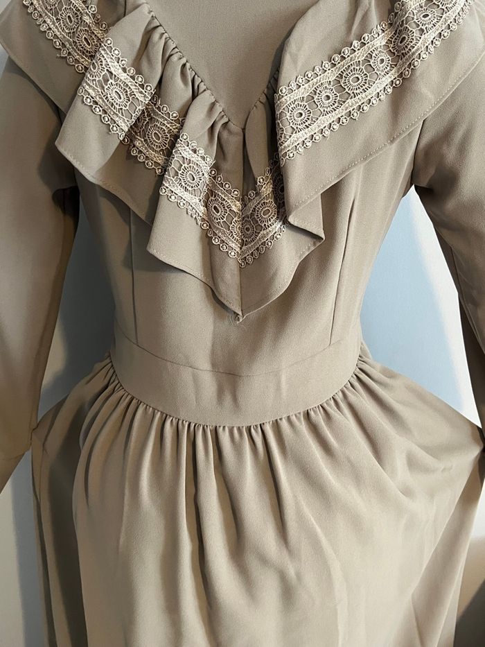 Trois robes beige/bleu / verte - photo numéro 9