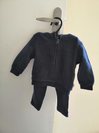 Ensemble 2 pièces (Sweat zippé à capuche + pantalon jogging, Bleu marine) 9 mois (74 cm) Kiabi