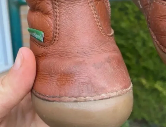Bottes Kickers en cuir - Taille 20 - Très bon état - photo numéro 3