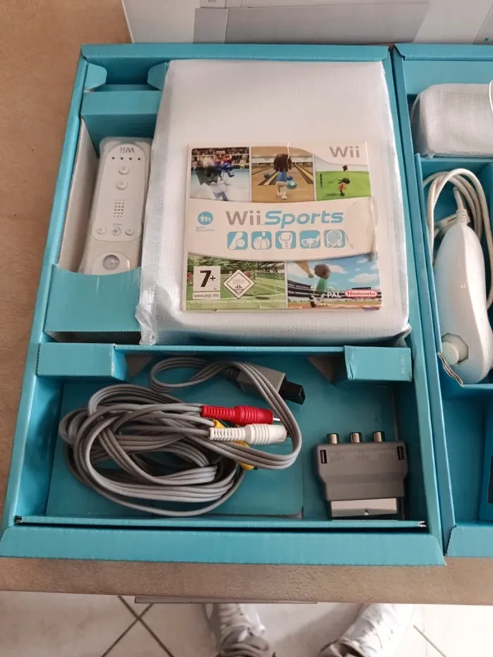 Console Wii avec Wii sport et cérébrale academy - photo numéro 2