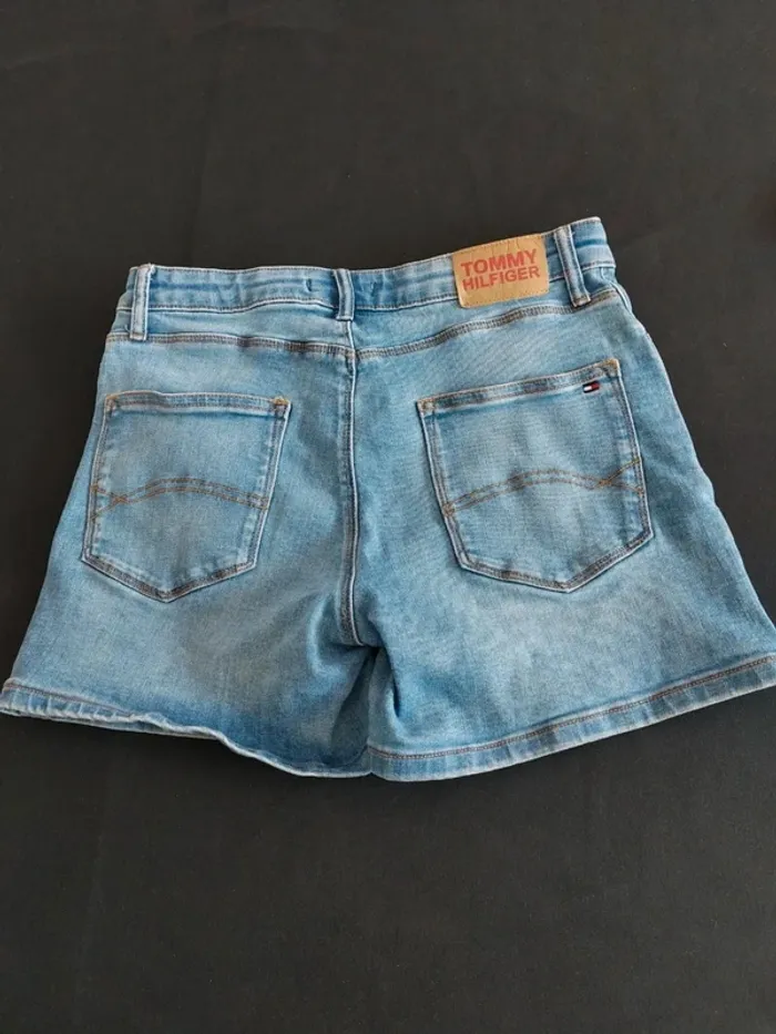 Short Tommy Hilfiger en jean Brodé - photo numéro 5