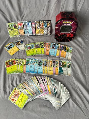 Lot de 156 cartes Pokémon Rivalités Destinées EV10