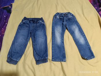 Lot de 2 pantalons en jeans taille 3ans
