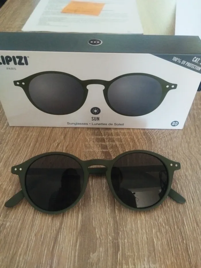 Lunettes de soleil vert kaki Izipizi neuves - photo numéro 2