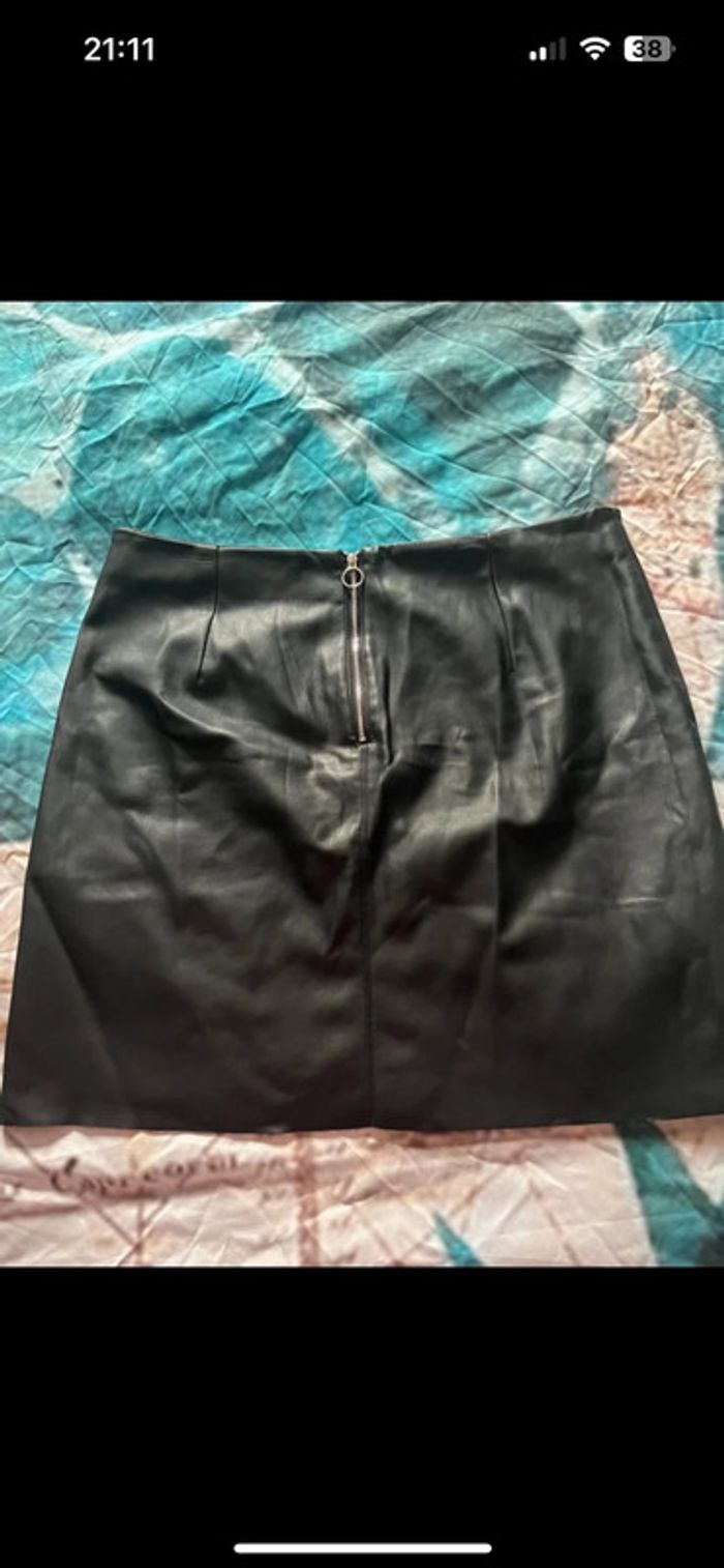 Jupe en simili cuir - photo numéro 2