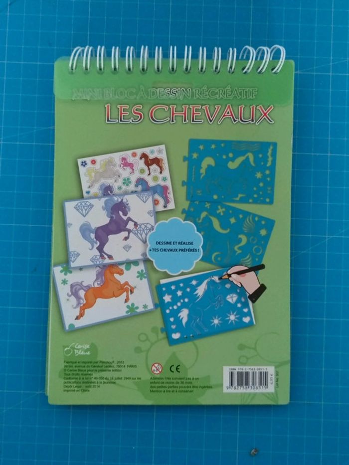Bloc dessin avec pochoirs et stickers chevaux poneys licornes - photo numéro 2