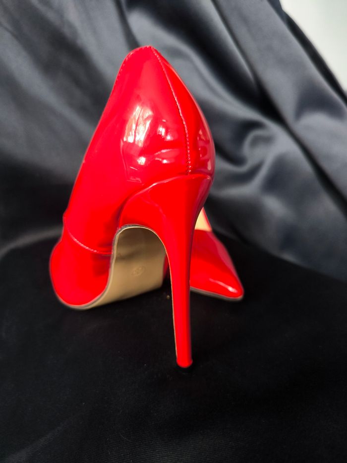 Escarpins stilleto rouge vernis taille 38 neufs - photo numéro 4