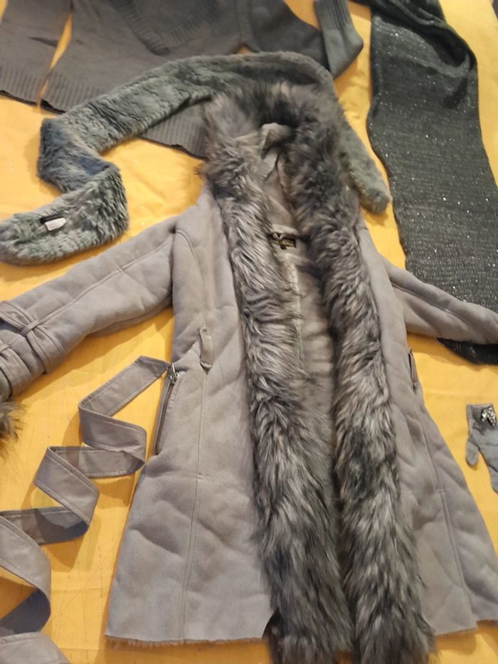 Gros lot Hiver Femme S Manteau + 2 écharpes + bonnet + pull assorti + gants - photo numéro 8