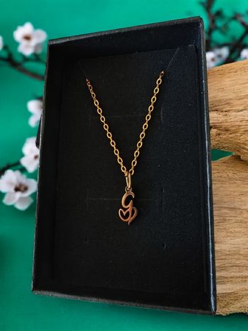 Pendentif acier inoxydable Lettre G prêt à offrir