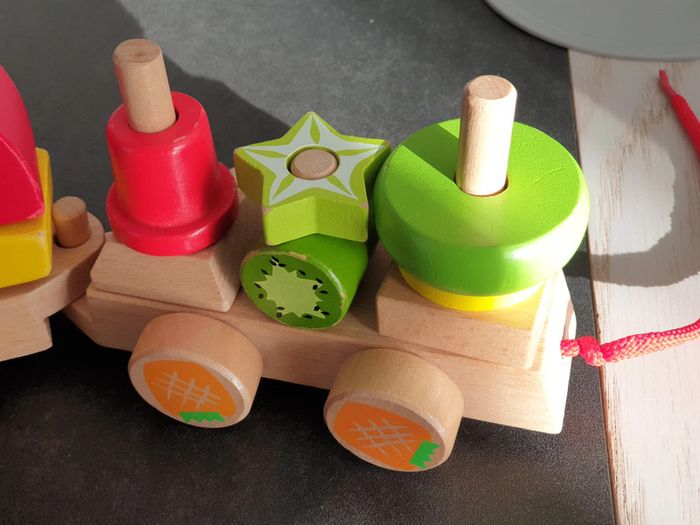 Petit train en bois - photo numéro 6