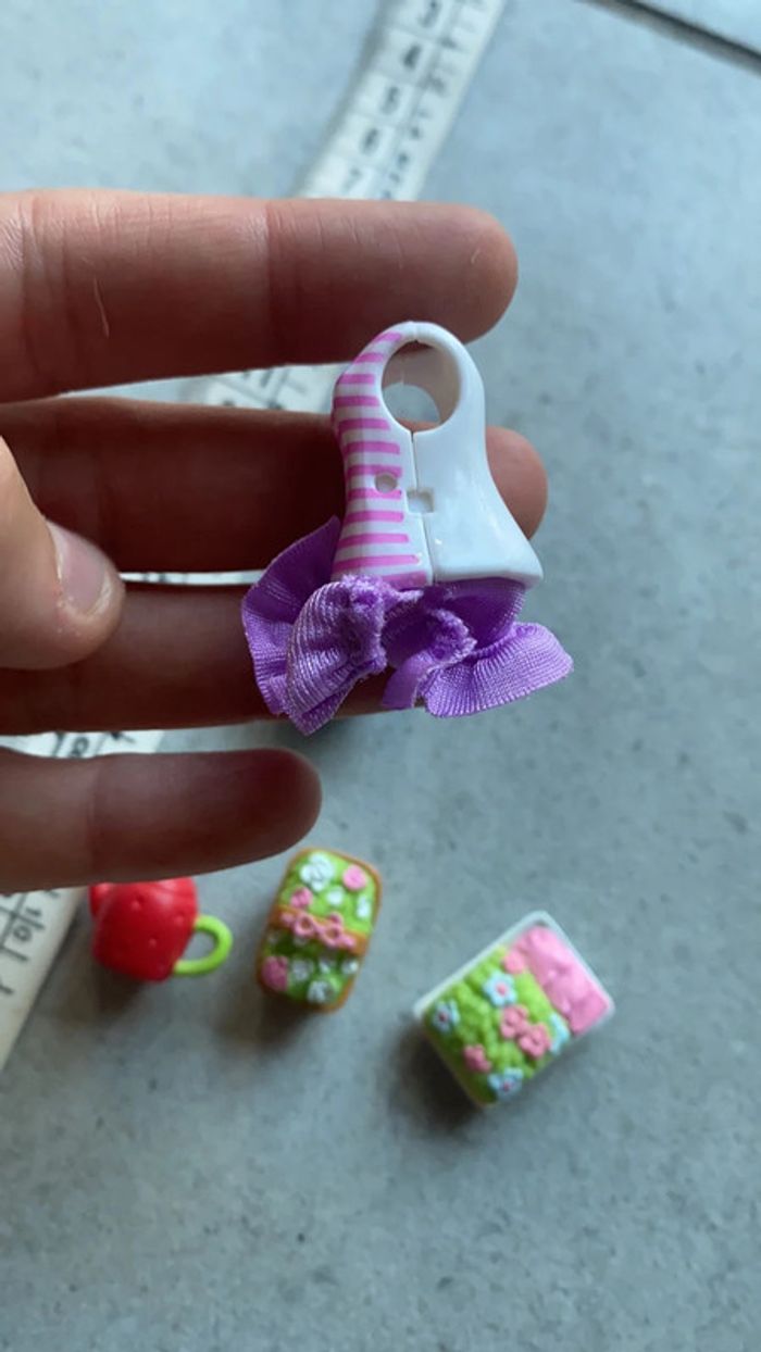 Lot accessoires jouet miniature pour mini poupée articulée - photo numéro 7