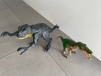 Lot de 2 dinosaures Jurassic World Figurine Baryonyx