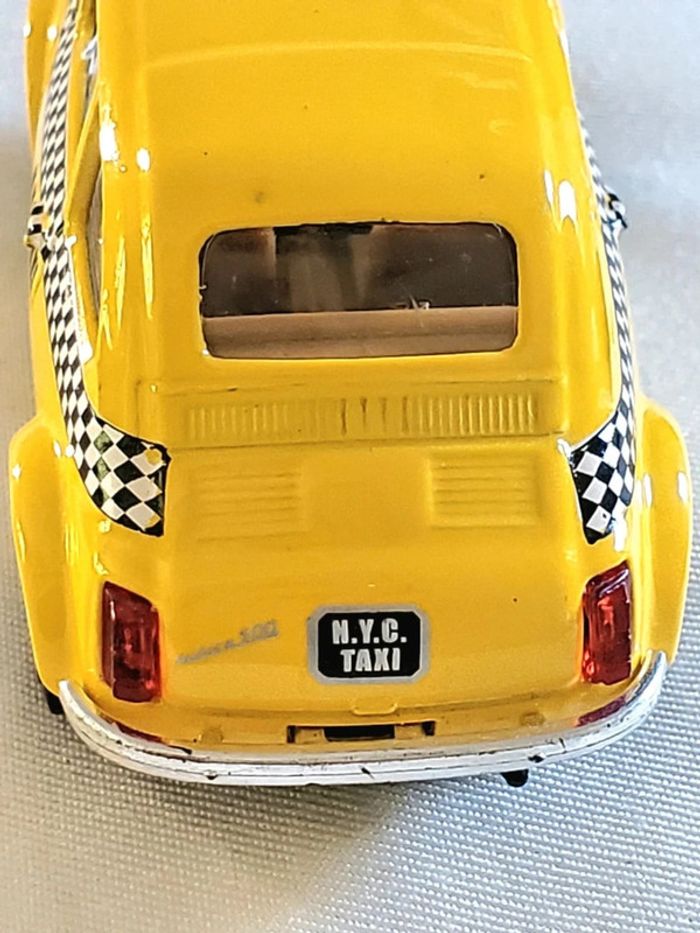 Voiture miniature Bburago Fiat 500 Taxi jaune - photo numéro 5