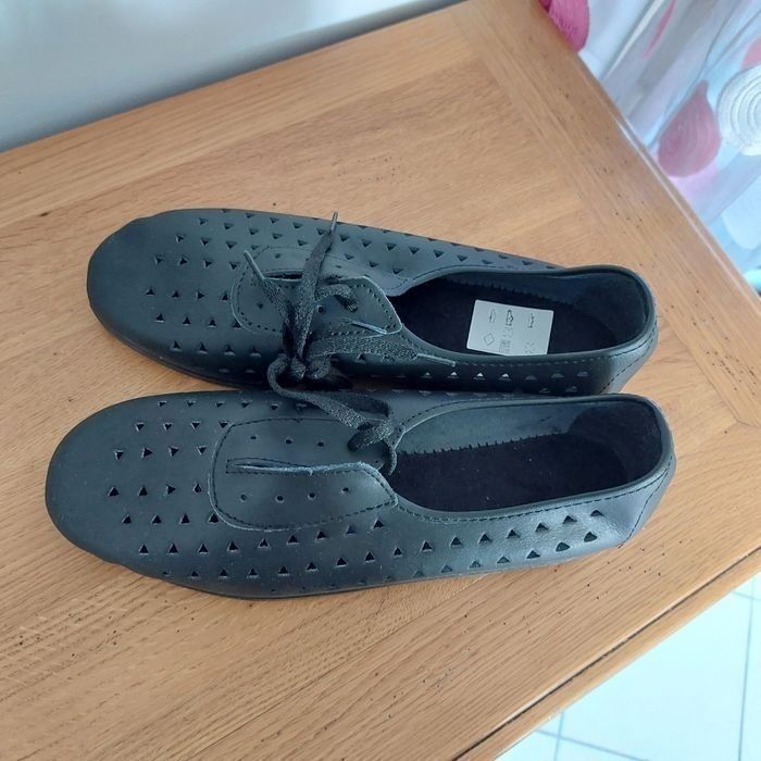 Chaussures plates noires - Neuves pointure 40