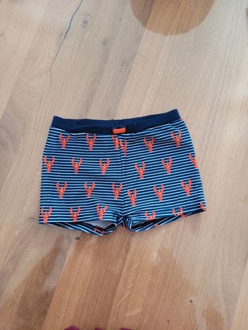Ensemble maillot de bain + t-shirt anti UV et bob