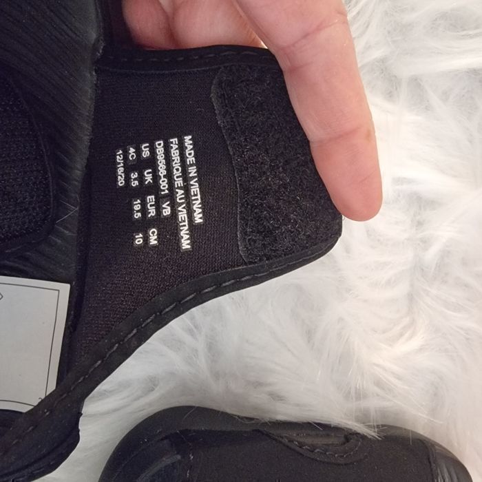NEUVES(non portées)🤩😍👌 superbes sandales.NIKE pointure 19.5🤩(ferme) - photo numéro 3