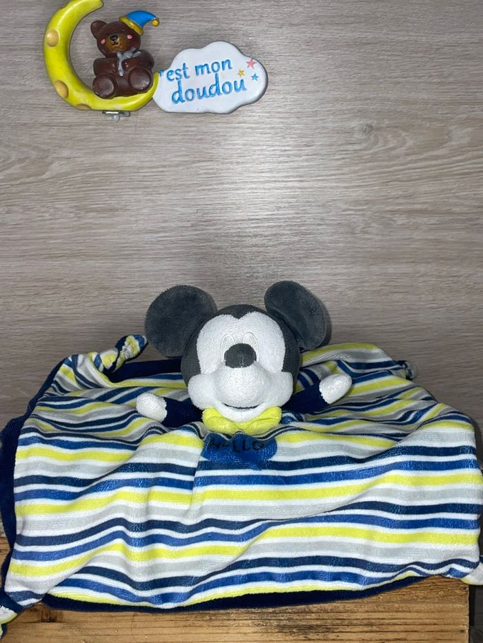DY379 doudou Mickey Disney - photo numéro 1