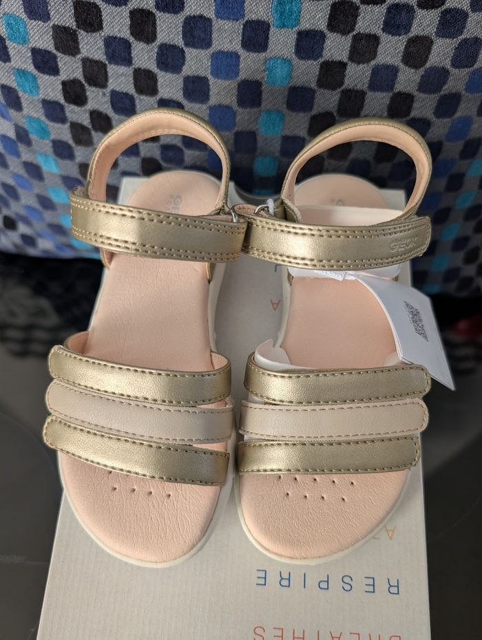 Sandales d'été fille. Taille 26. Neuf. Geox - photo numéro 3